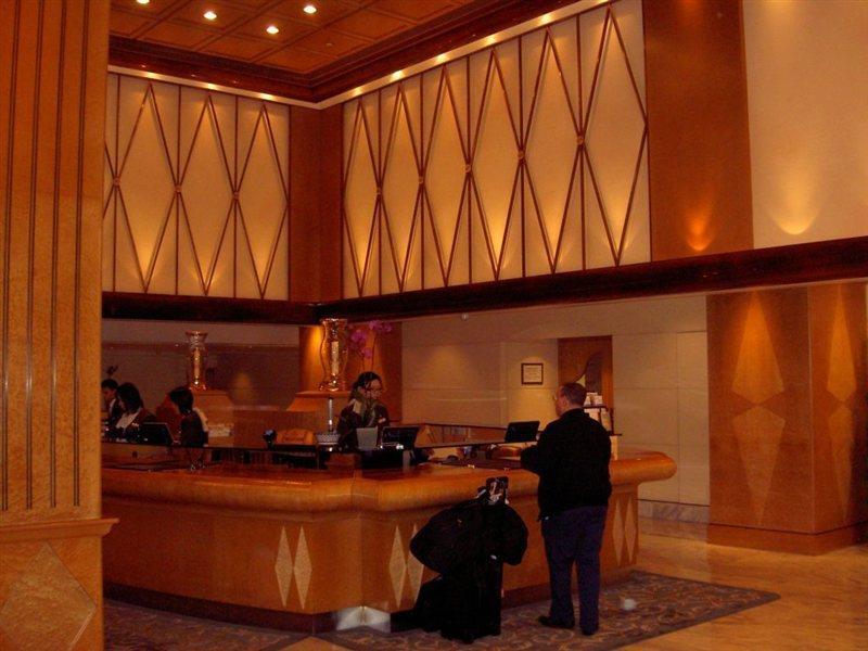 Renaissance Kowloon Hotel Гонконг Экстерьер фото